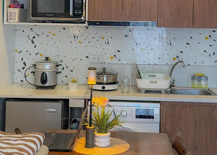 Off The Clock Staycation Apartment *